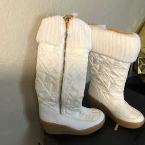Juicy couture ladies boots white very cute.